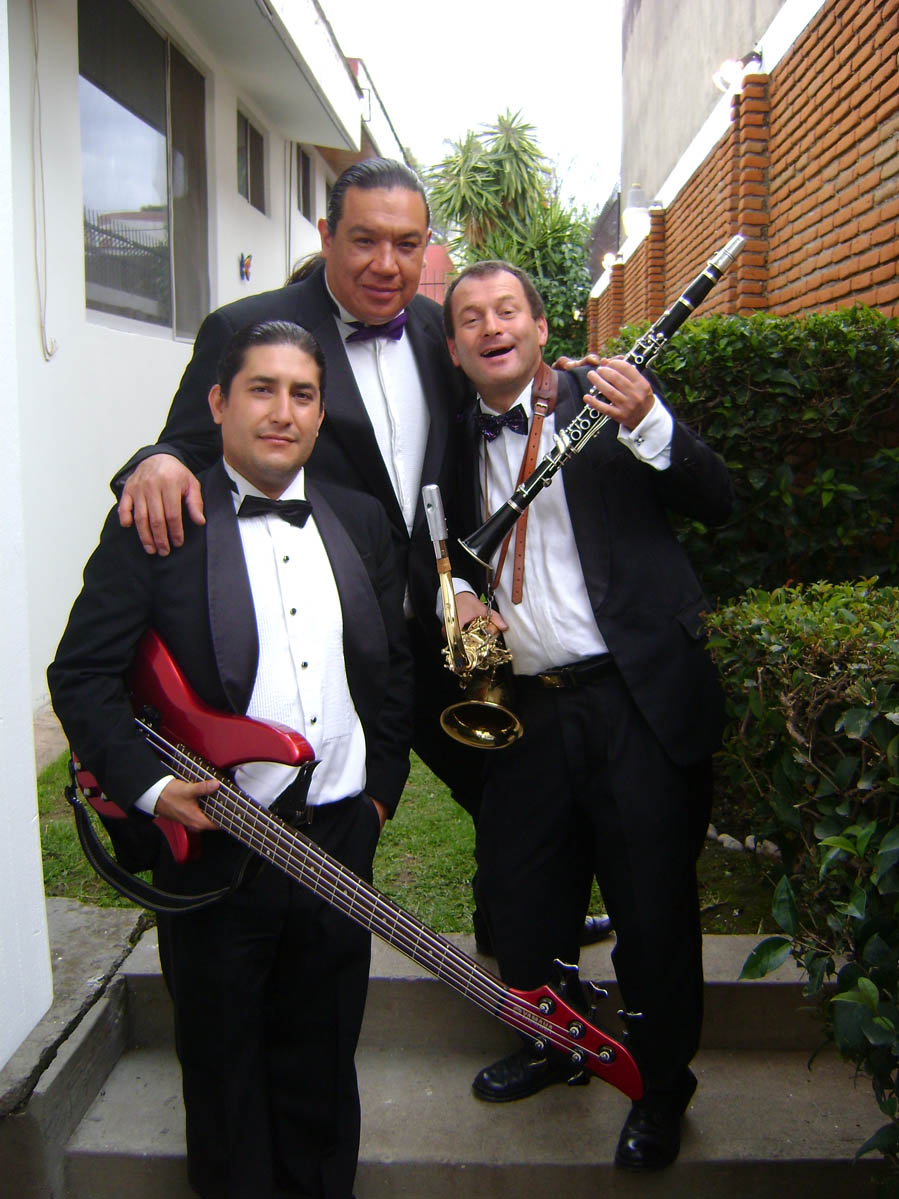Nico, Carlos y Matthias -- 
www.jazz-digestivo.org